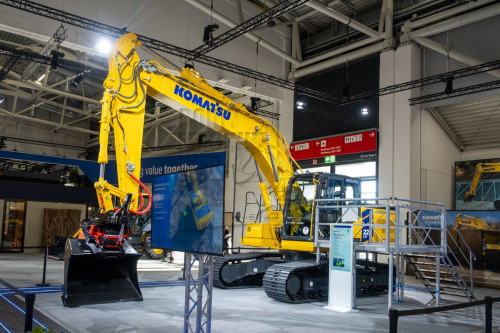 PC220LCi-12 met RC6